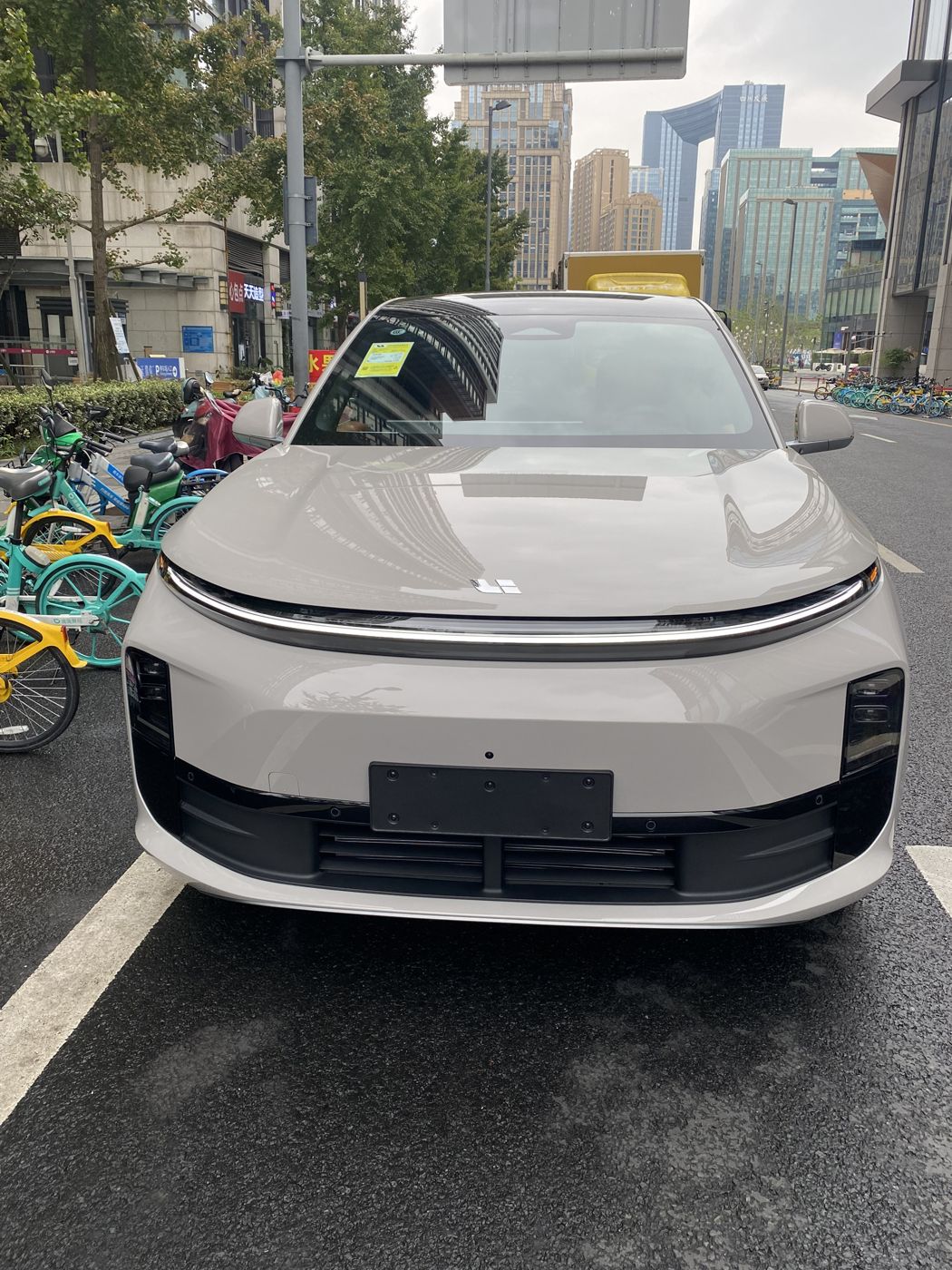 尊时凯龙 MEGA 高压纯电 MPV